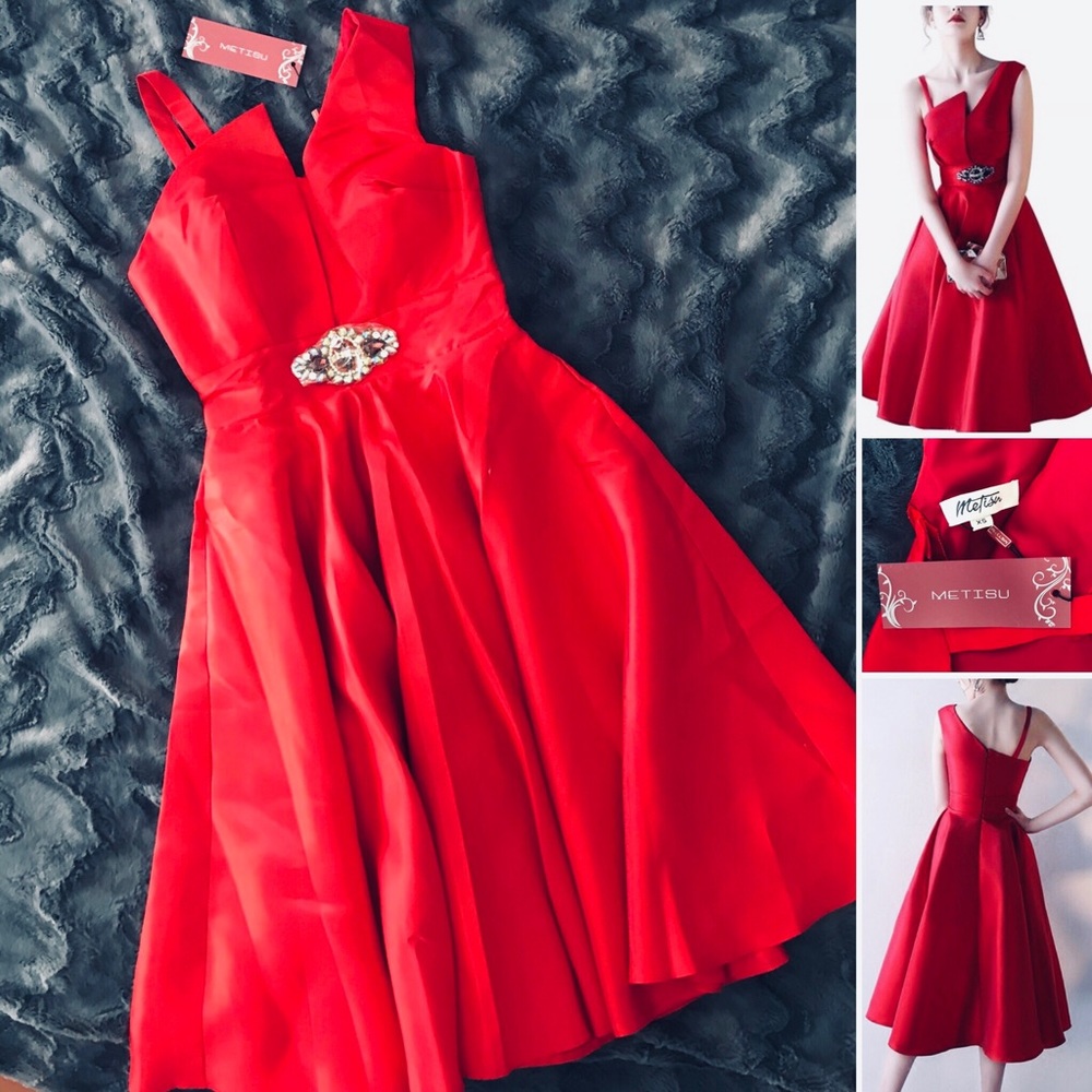 Asymmetric Neckline Swing Evening Dress